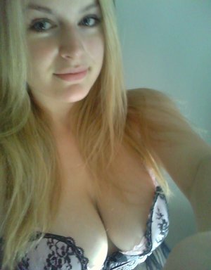 18 year old girl Arwen Gold loses her virginity after her car breaks down